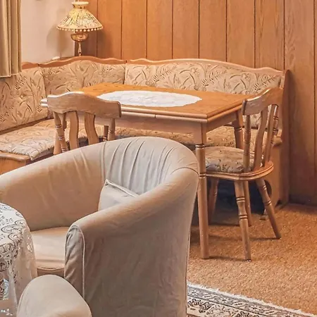 1 Bedroom Awesome In Σπίτι διακοπών *